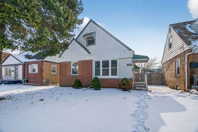 Building Photo - 27 164th Pl