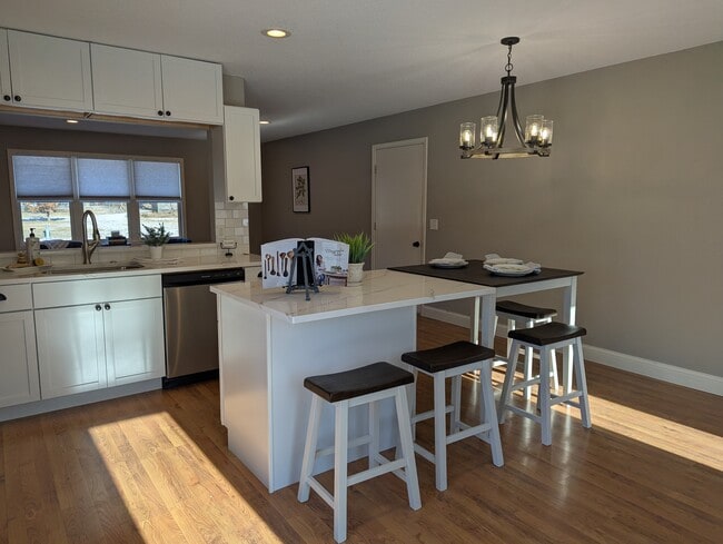 Photo - 3348 Upper 149th St W