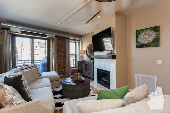 Photo - 1735 W Diversey Pkwy Unit 315