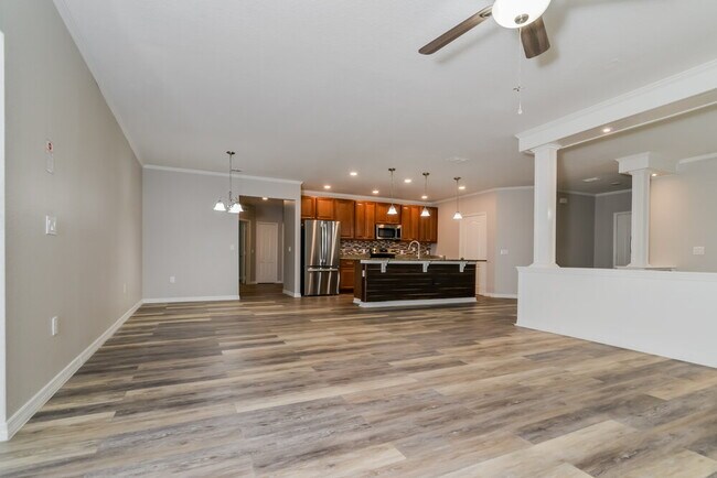 Photo - 2111 Waseca Ln