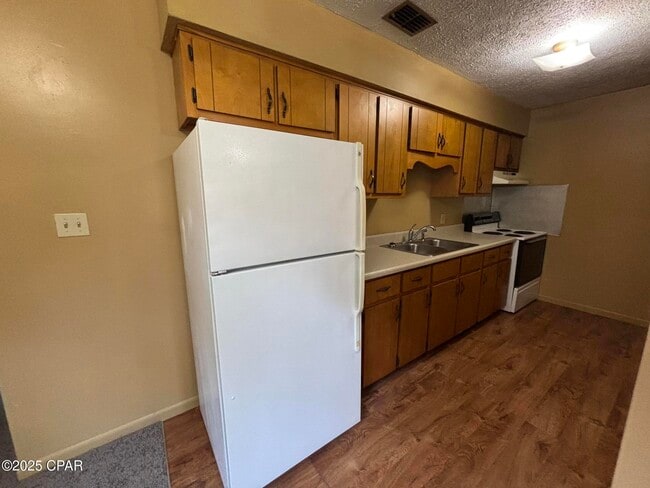 Photo - 2719 E 8th St