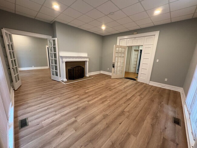 Photo - Spacious apartment in historic house!