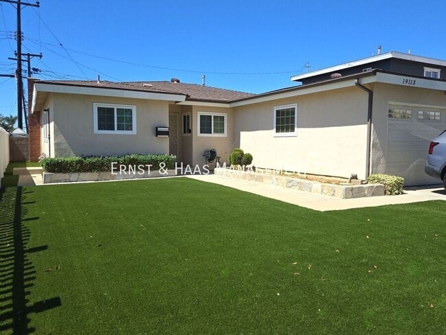 Photo - 19113 Radlett Ave