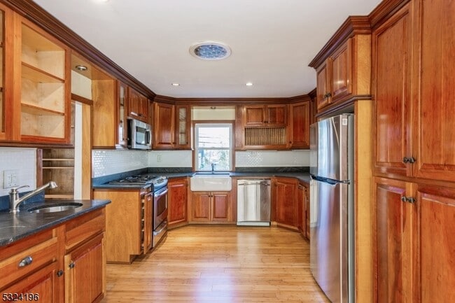 Photo - 1387 Valley Rd