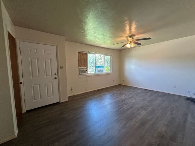 Photo - 4127 Tulip Way