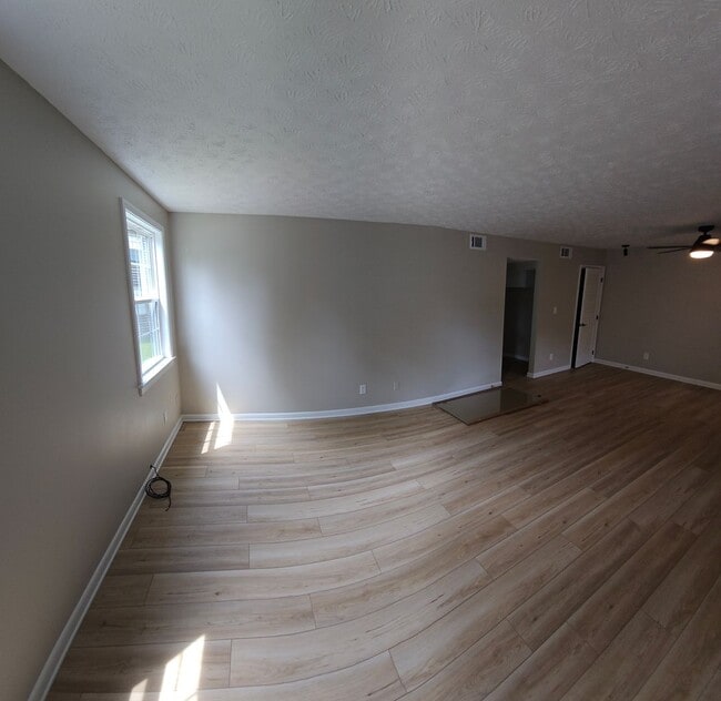 Building Photo - {MA3101}  COMPLETELY RENOVATED. Available ... Rental