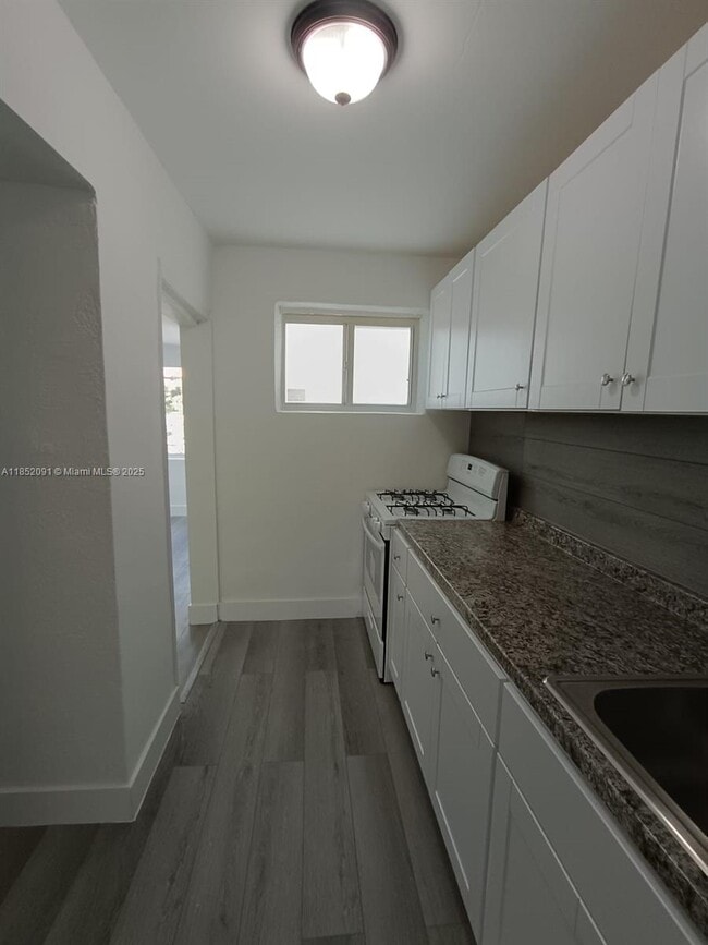 Photo - 1857 SW 4th St Unidad 3