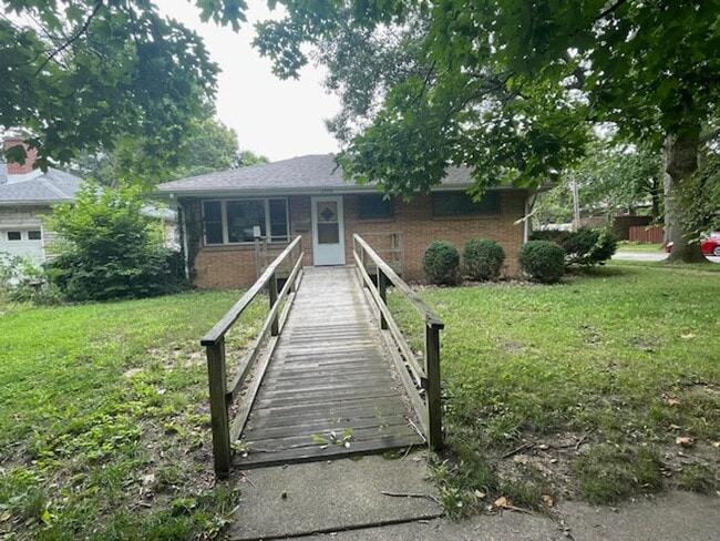Photo - 2 Bedroom Duplex on Great Corner Lot in Urbana!