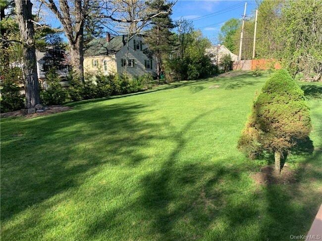 Photo - 10 W Clarkstown Rd