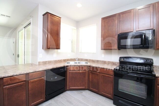 Photo - 947 S Utilis Dr House