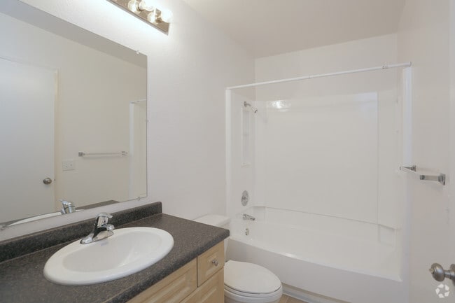 2 BR, 1 BA - 840 SF