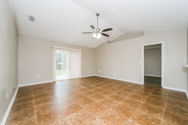 Photo - 11166 Willesdon Dr S