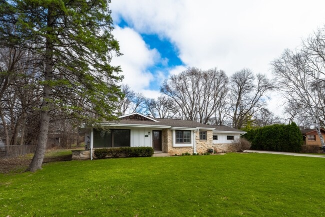 Photo - 2428 S Root River Pkwy