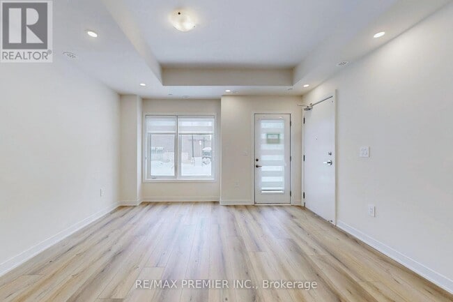 Photo - 1695 Dersan St