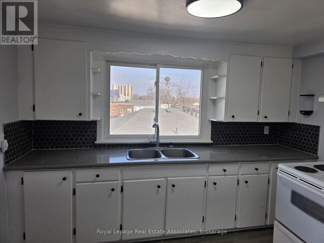 Photo - 5957 Barker St Unité 3