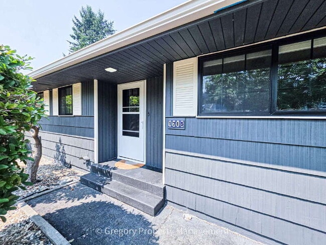 Photo - 1715 Holbrook Ave