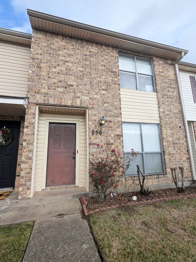 Building Photo - 956 Sunmeadow Dr Unit 956 Sunmeadow Dr. - RTR 7/23
