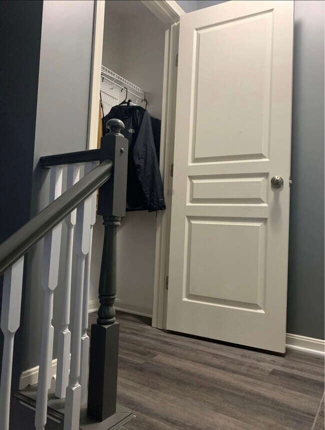 Front door closet - 5983 Boulder Vw Unit 5983