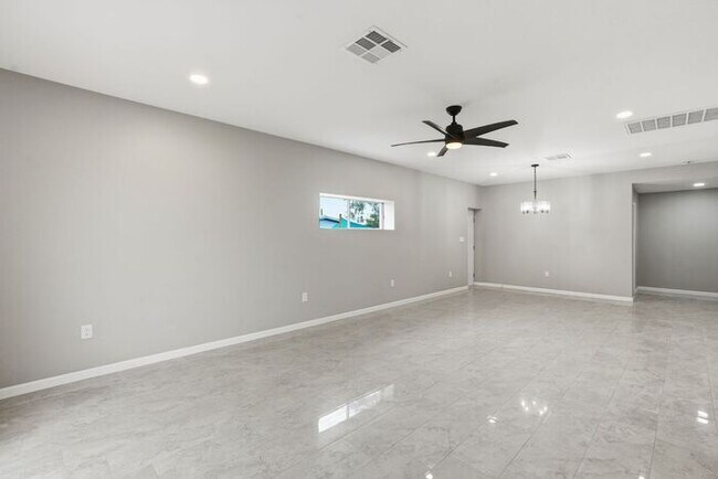 Photo - Bright, Fresh & Pet-Friendly — 3BR Retreat Minutes from U of A