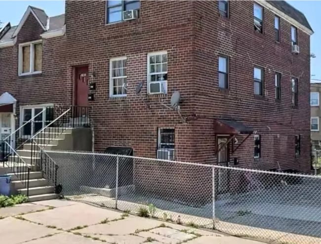 Building Photo - 1920 S 67th St Unit 1920 S 67th St