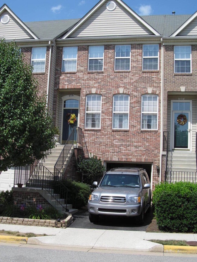 Building Photo - Townhome in Island Creek Subdivision