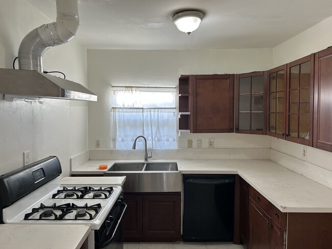 2586 Loma Vista Dr
