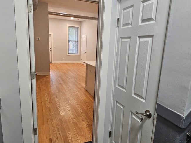 Photo - 1415 W Erie St