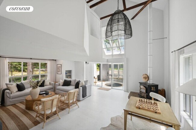 Photo - 201 Cove Hollow Rd