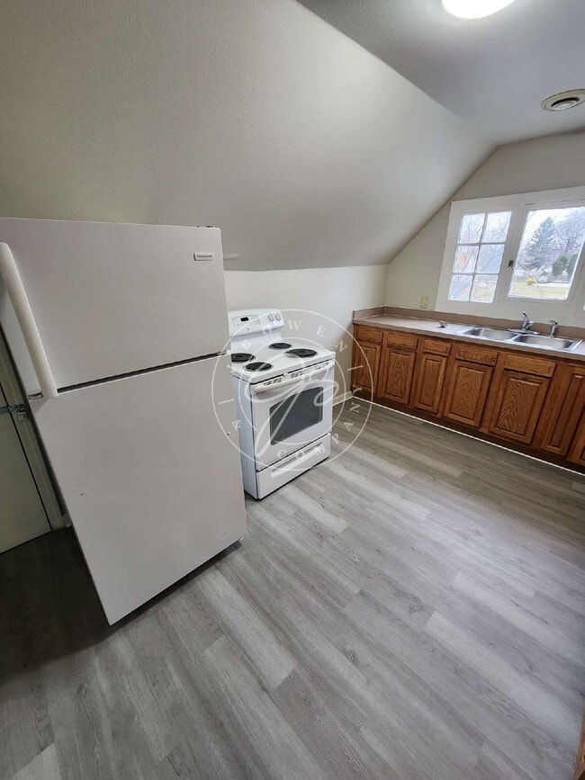 Photo - 2 bed upper unit! Private Entrances! Fully updated! Unidad Upper