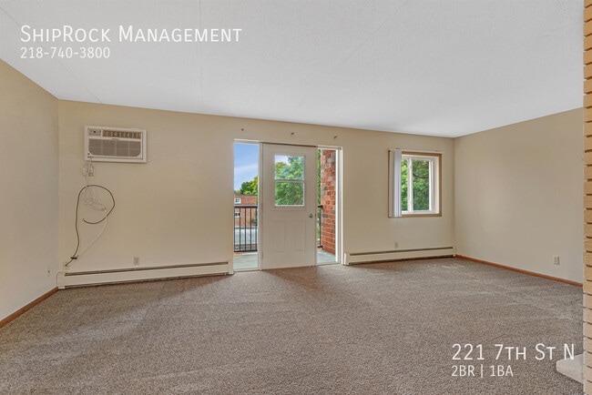 Photo - 221 7th St N