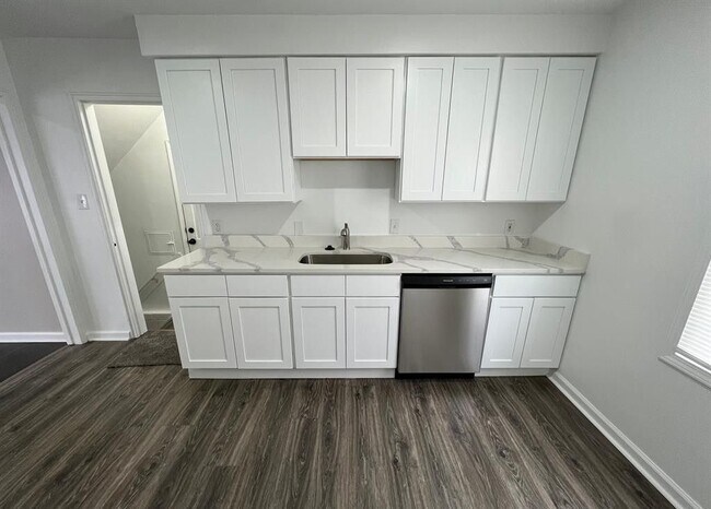 Photo - 21534 Moross Rd