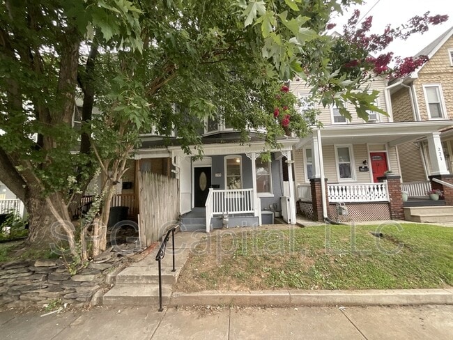 Building Photo - 219 E Cottage Pl