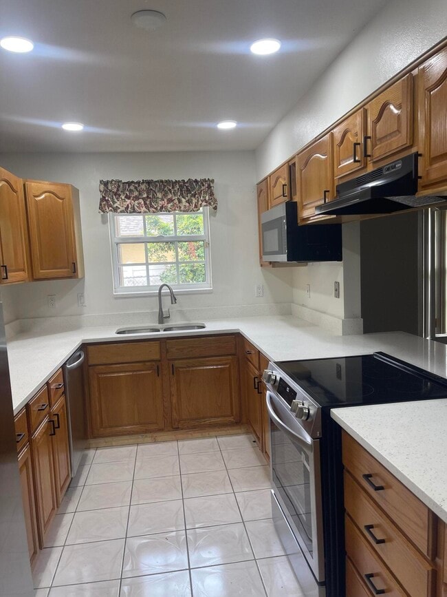 Photo - 1538 SW Neptune Ave