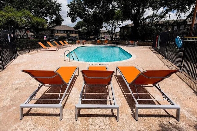 Building Photo - Costa Mesa