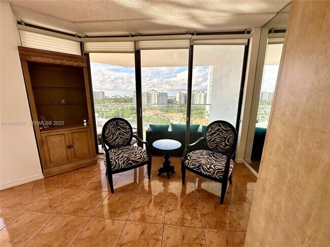 Photo - 19707 Turnberry Way Unidad 15B