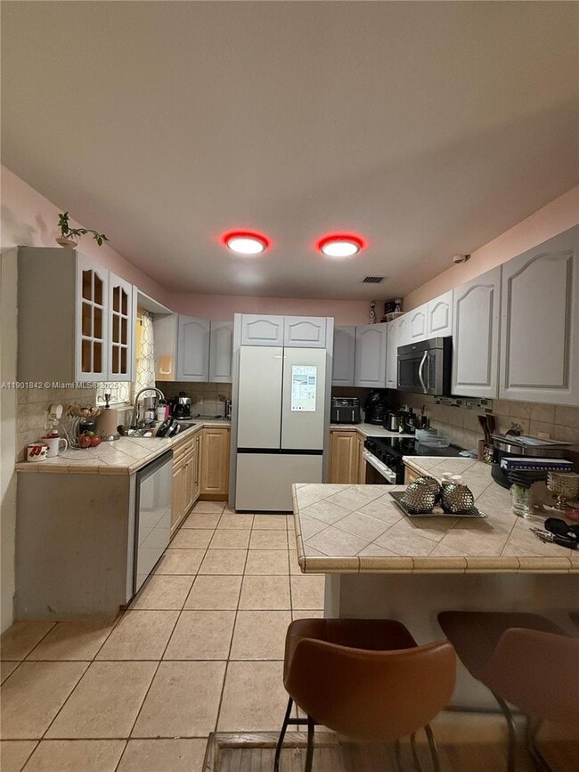 Photo - 571 E 59th St