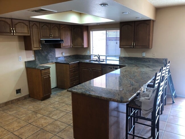 Photo - 1203 W Cheyenne Dr