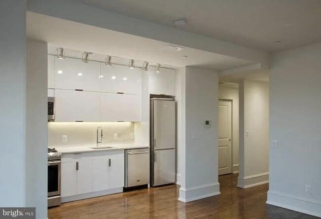 Building Photo - 501 Seward Square SE Unit 5