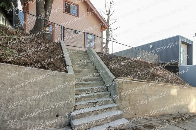 Photo - 3232 N Michigan Ave