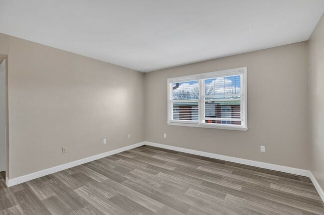 Photo - Bristol Square Apartments