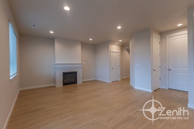 Photo - 124 S 88th Dr