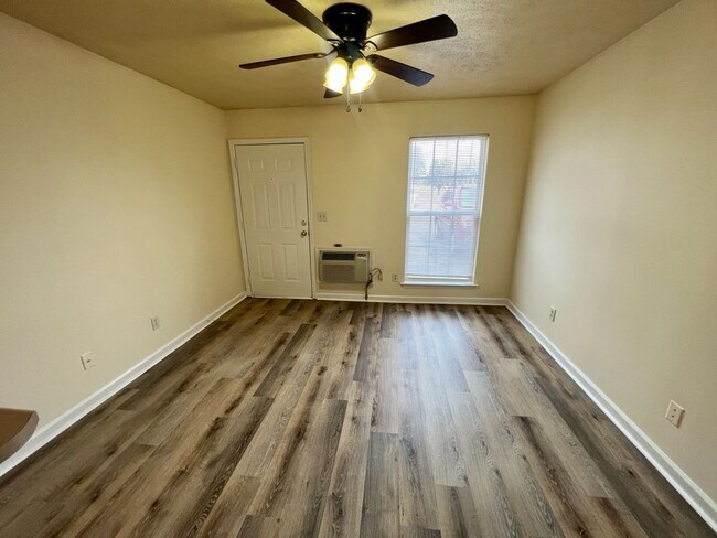 Photo - 1BR 1BA Ground Level Apt., Free Water! - *... Unit C-26