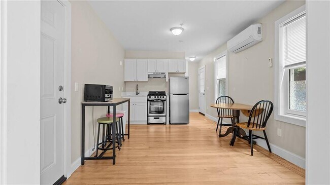 Photo - 16 Brinley St