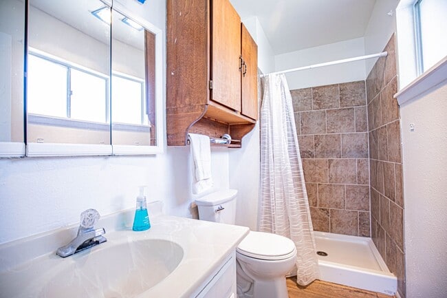 Photo - Spacious 3 Bedroom home with Solar Panels