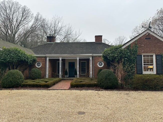 Photo - 147 Skunks Misery Rd House