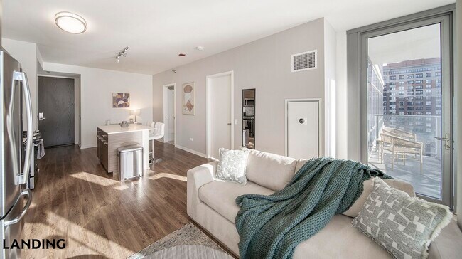 347 W Chestnut St Unit 911