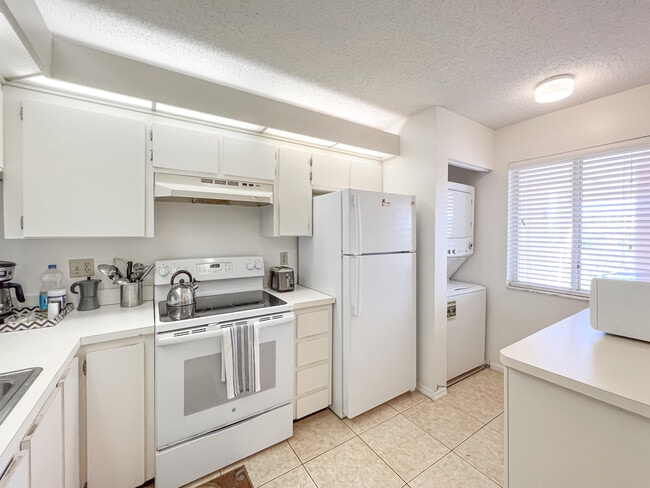 Photo - 353 S US Hwy 1 Unidad B309