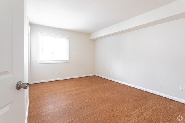 2BR,2BA,-1000SF