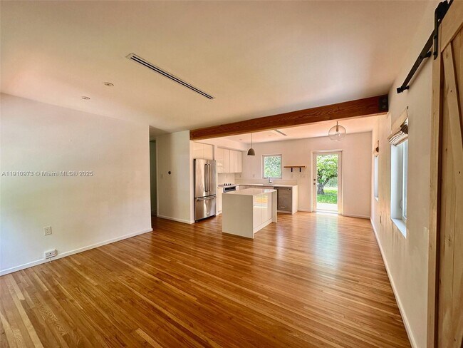 Photo - 630 Cardinal St