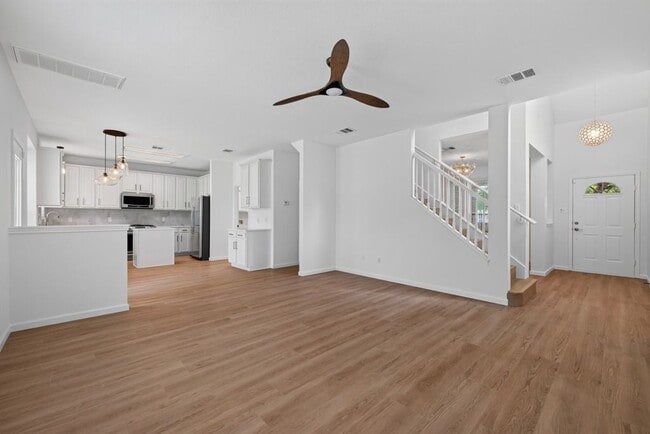 Building Photo - 10416 Beard Ave